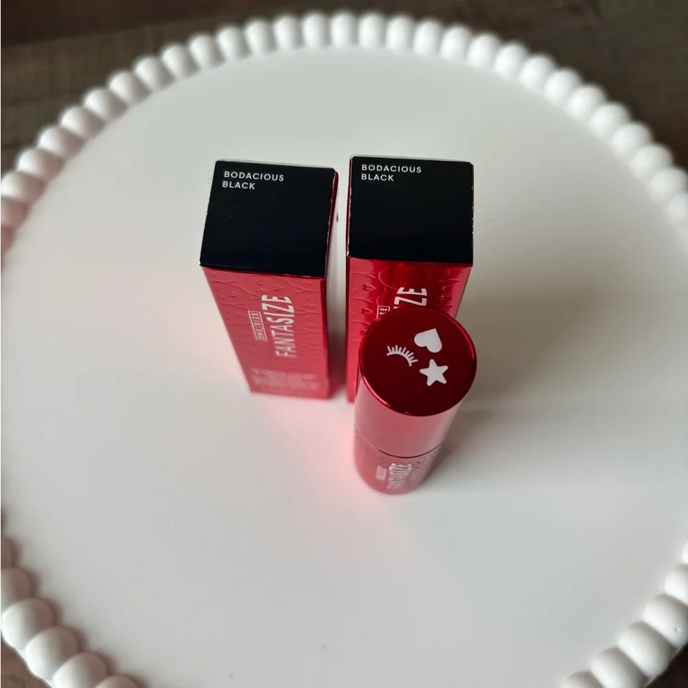 One/Size Fantasize Mascara in Bodacious Black